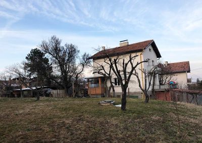 Почистване на двор в кв. Горна баня